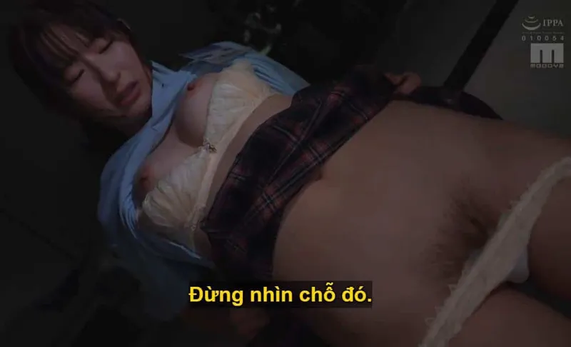 Ông chủ lập mưu xxx cô nhân viên dưới quyền kiêu kỳ lười nhác, suốt ngày bận rộn tán gẫu tin nhắn cùng người yêu.